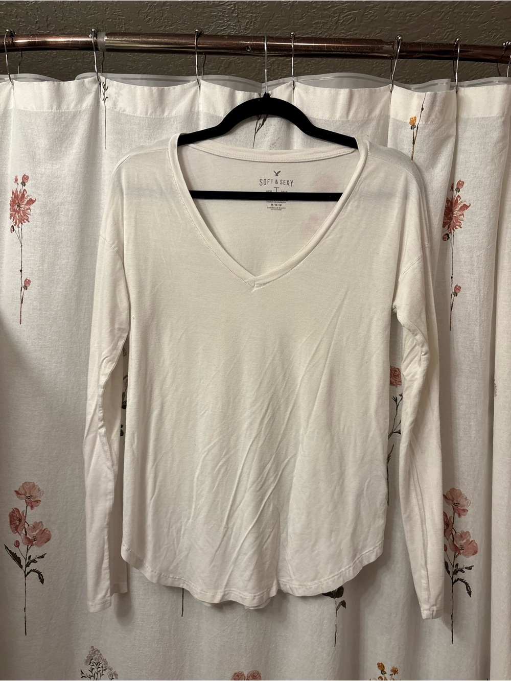 American Eagle Outfitters Women's Long Sleeve V-Neck Top in White